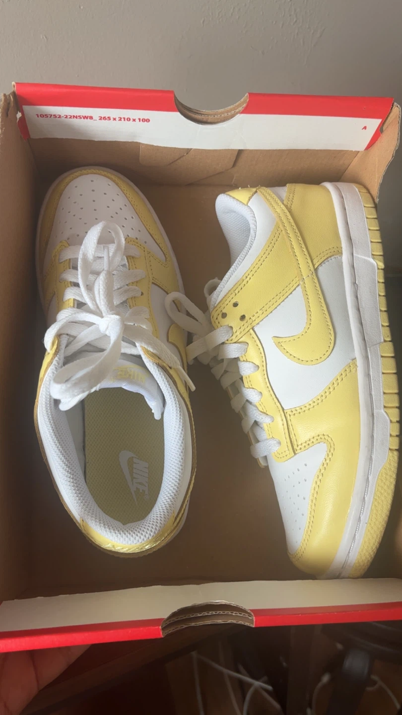 Nike Dunks (Pale Yellow) - size 4 - photo 3