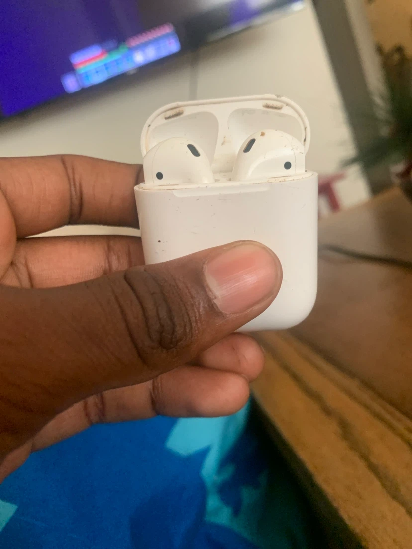 Apple AirPods 2nd Gen with Charging case