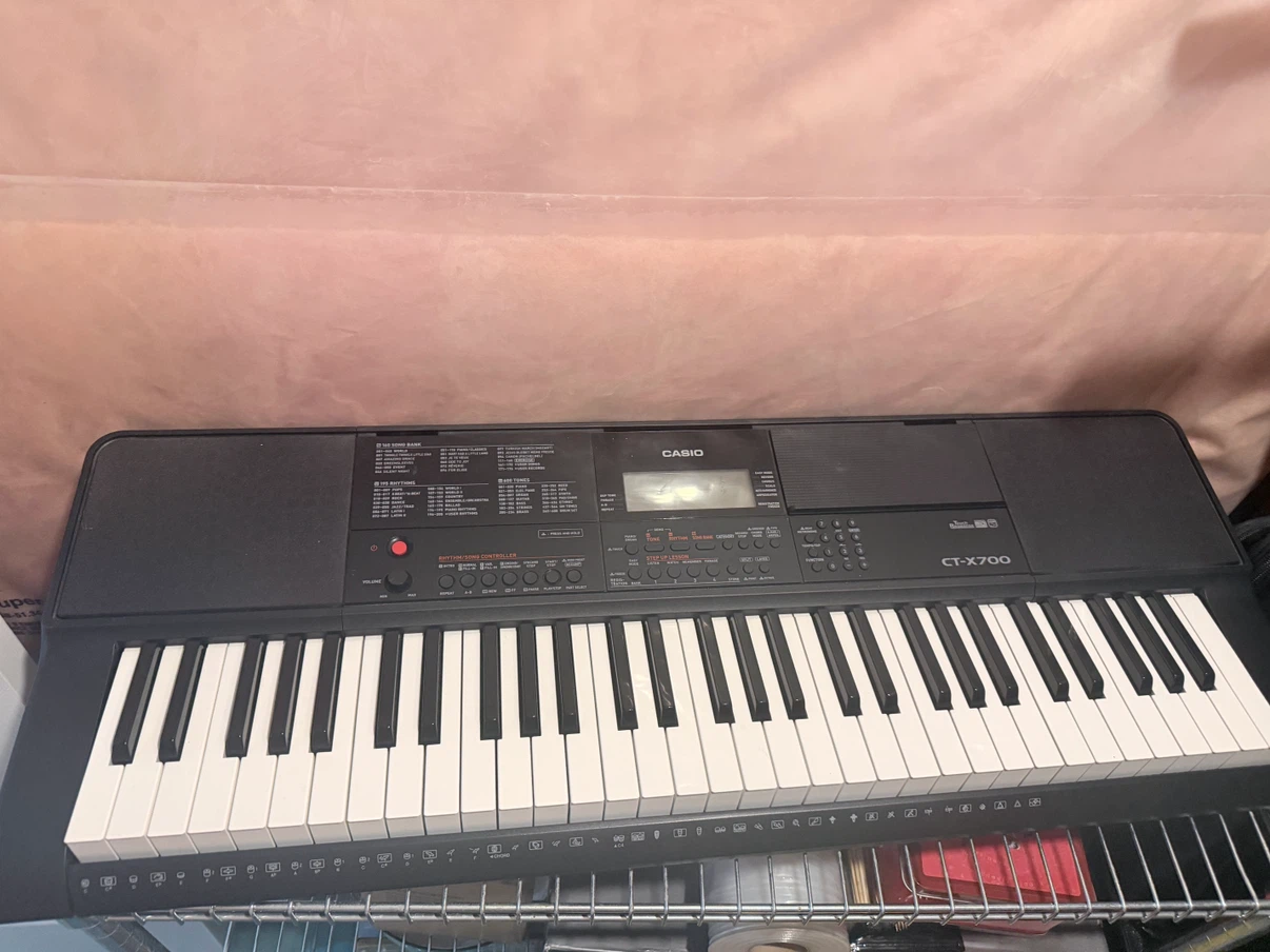 Casio CT-X700 Keyboard with stand