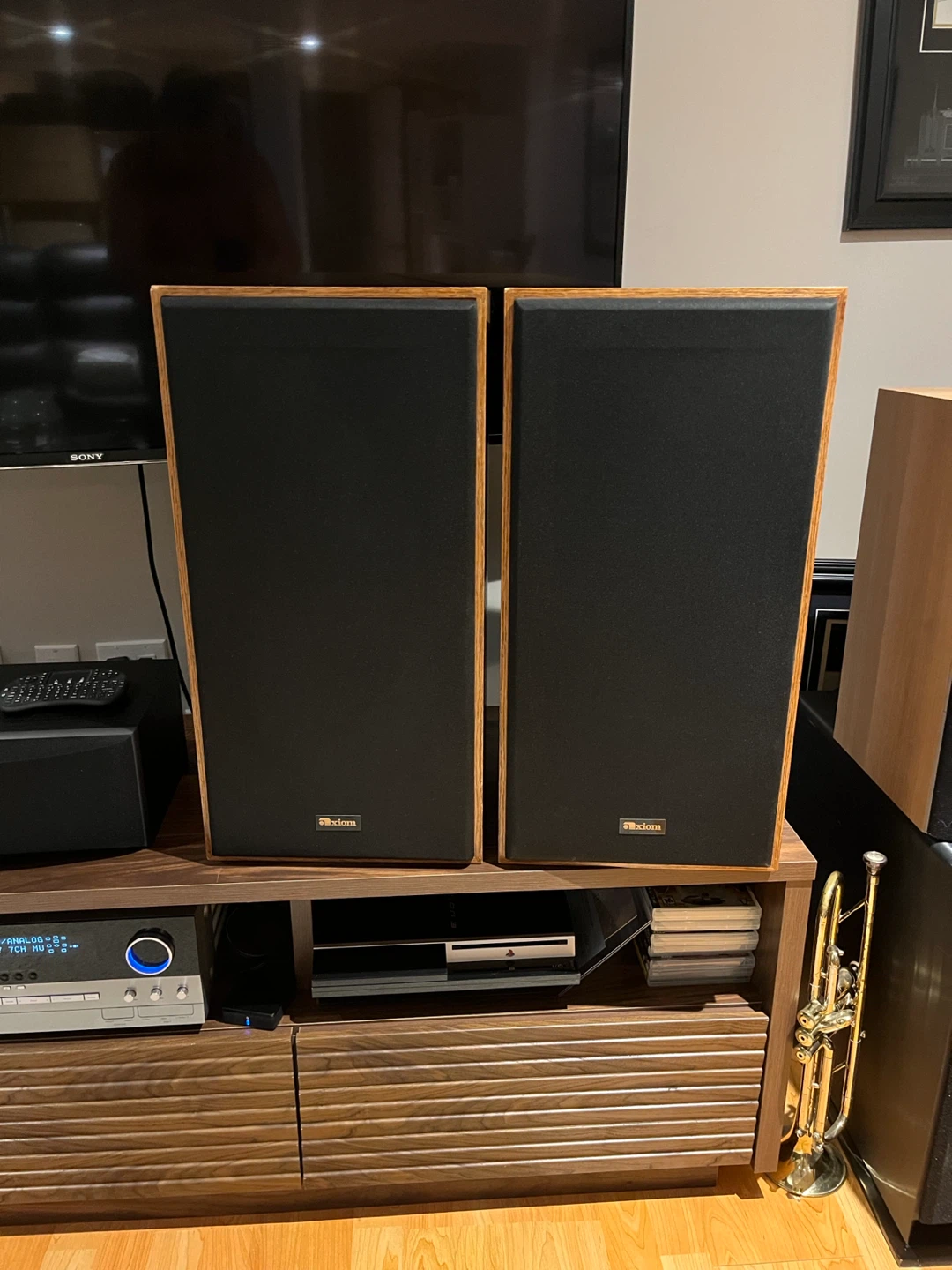 -Harman Kardon AVR 335 -B & W CC6  -Axiom AX-5's - photo 2