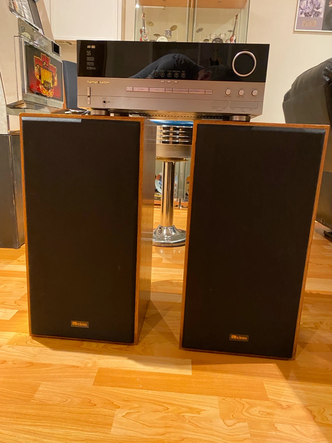 -Harman Kardon AVR 335 -B & W CC6  -Axiom AX-5's - photo 3