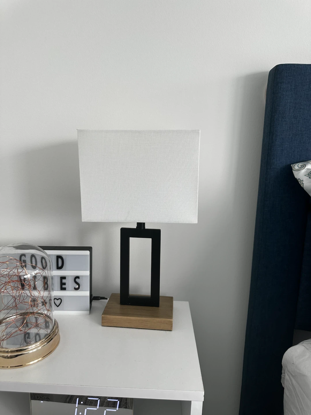 Modern Table Lamp with White Shade - photo 3