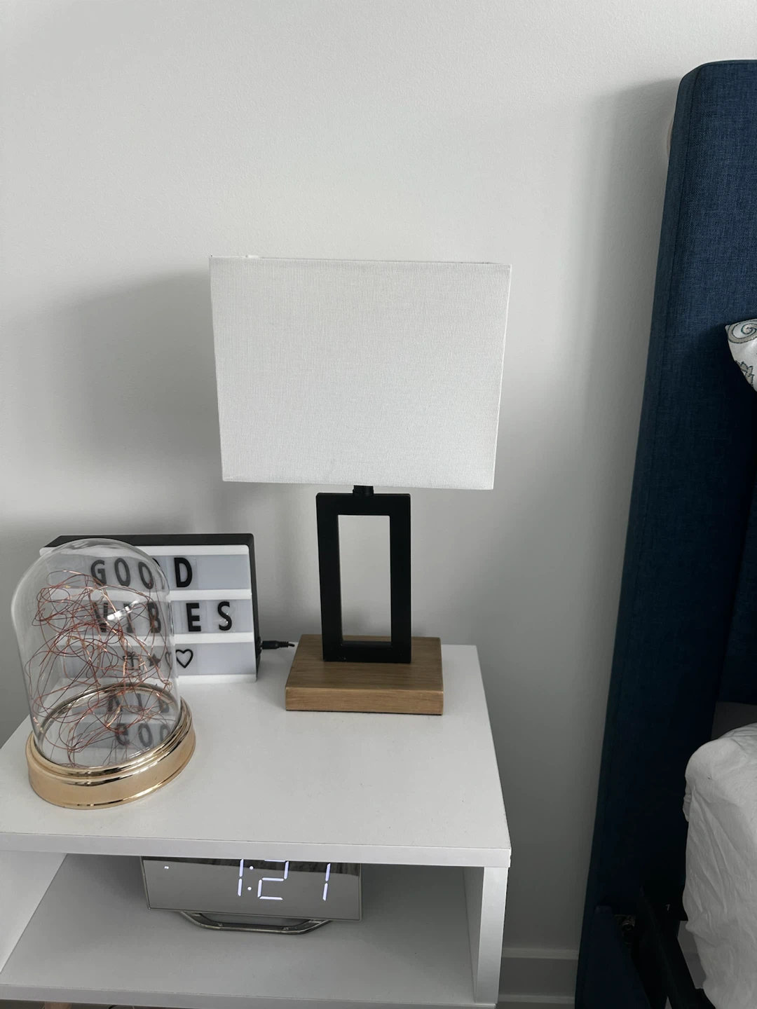 Modern Table Lamp with White Shade - photo 4
