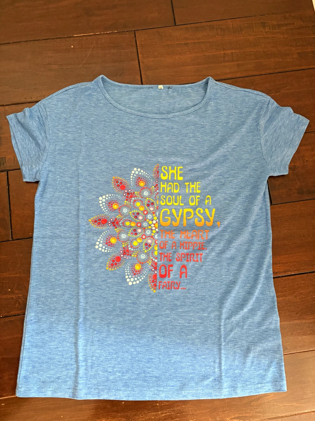4 Women's Graphic T-Shirts - photo 2