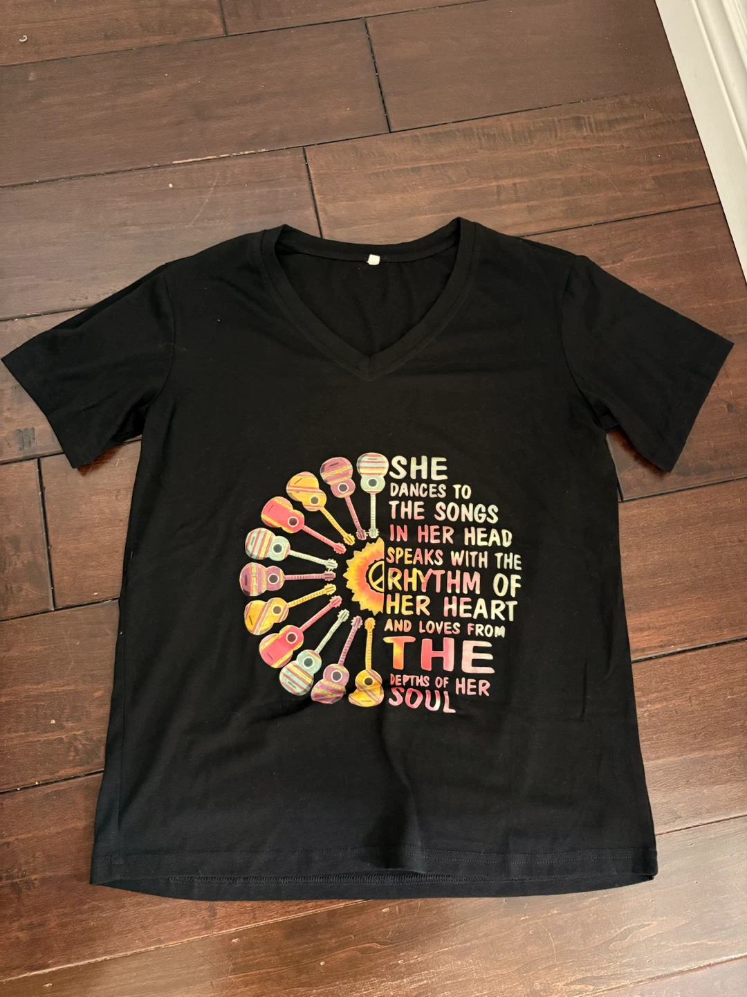 4 Women's Graphic T-Shirts - photo 3
