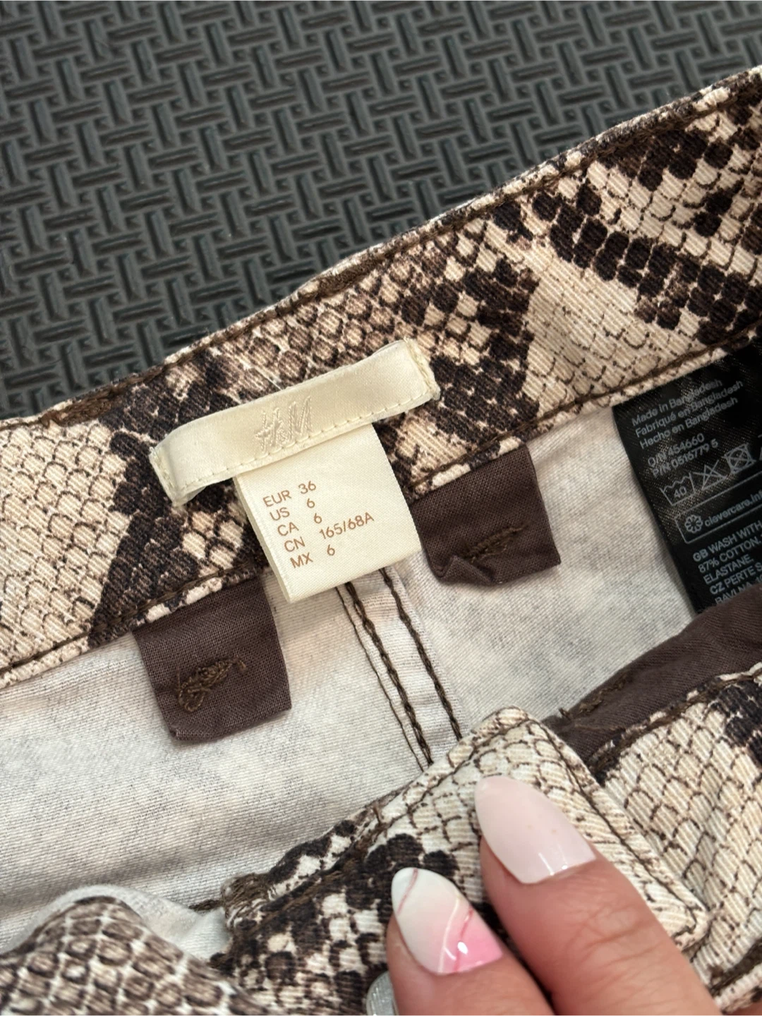 H&M Snake Print Denim Shorts - Size 6 - photo 2