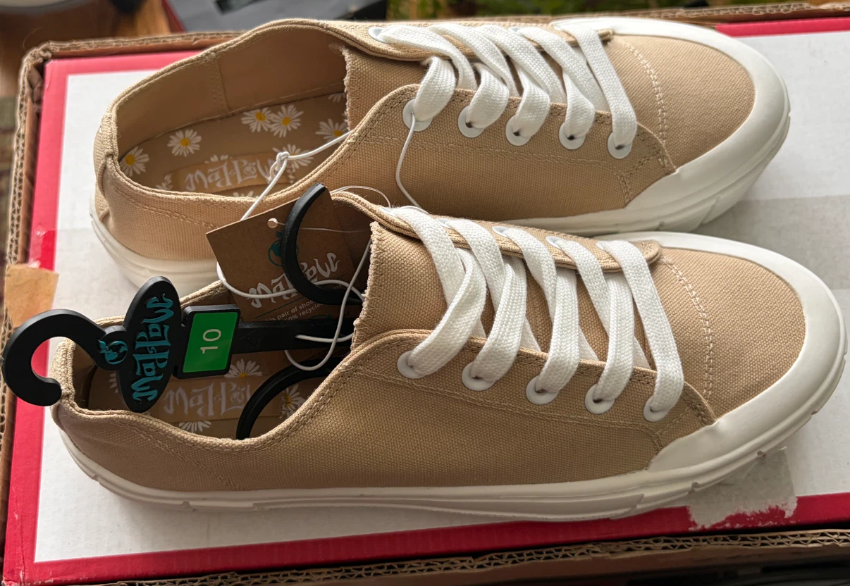 New Women’s Size and 10 Mad Love Tan Lace Sneakers - photo 2