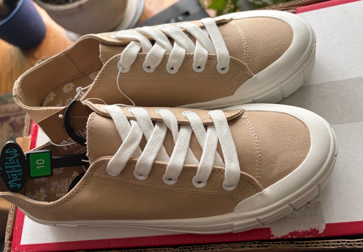 New Women’s Size and 10 Mad Love Tan Lace Sneakers - photo 3