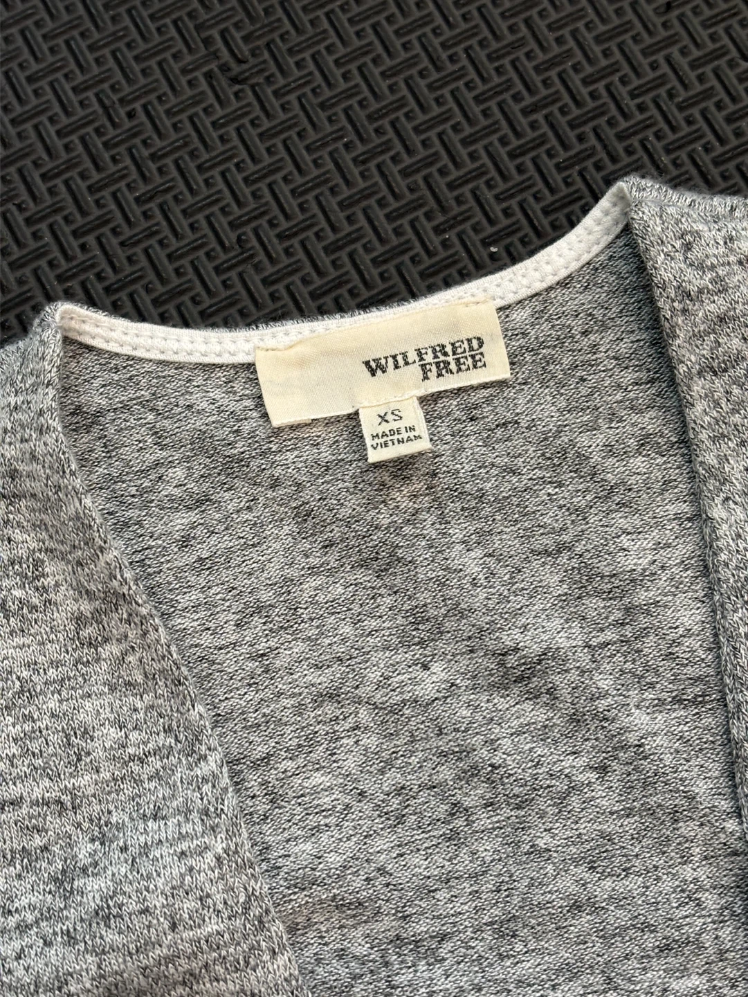 Wilfred Free Grey V-Neck Sleeveless Crop Top XS - photo 2
