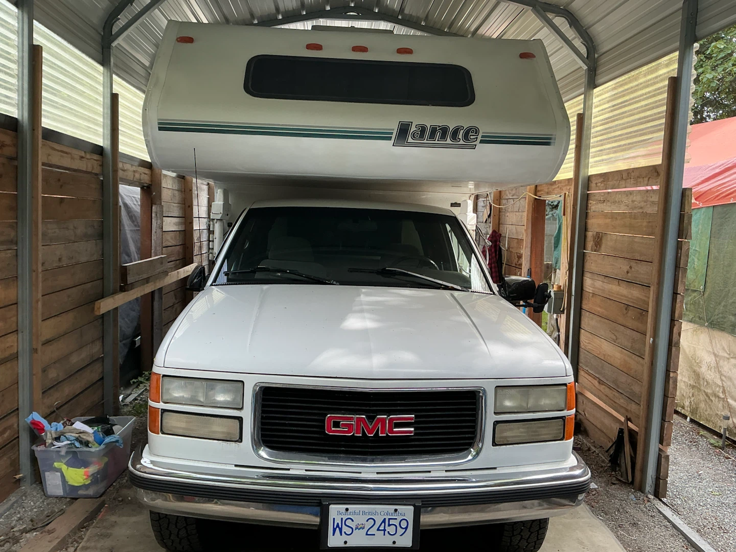 Selling 2002 Lance Camper - photo 2