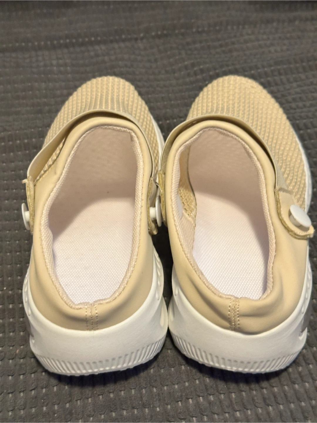 Beige Slip-on Clogs Size 6 - photo 3