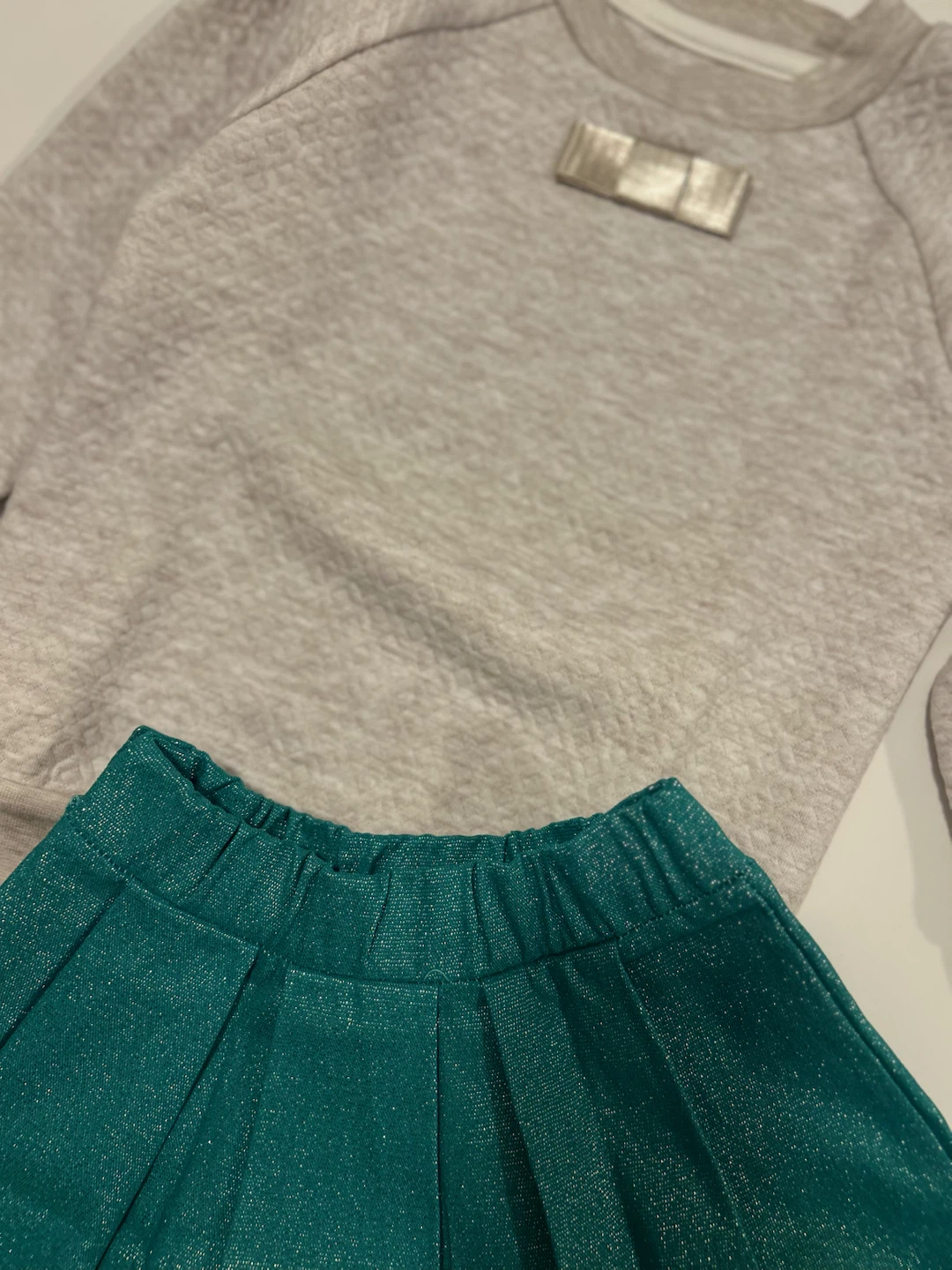Girls 2-Piece Outfit Set. Sweatshirt & Shimmer Skirt 18-36months - photo 4