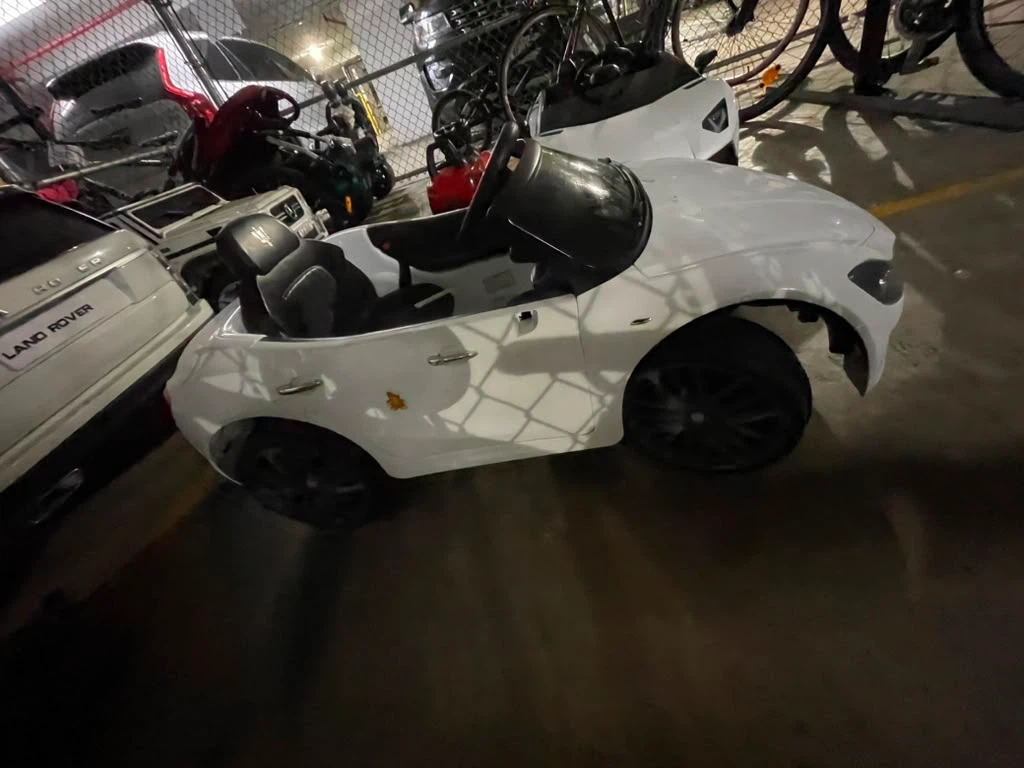 Maserati Ghibli Ride-On Toy Car - photo 3