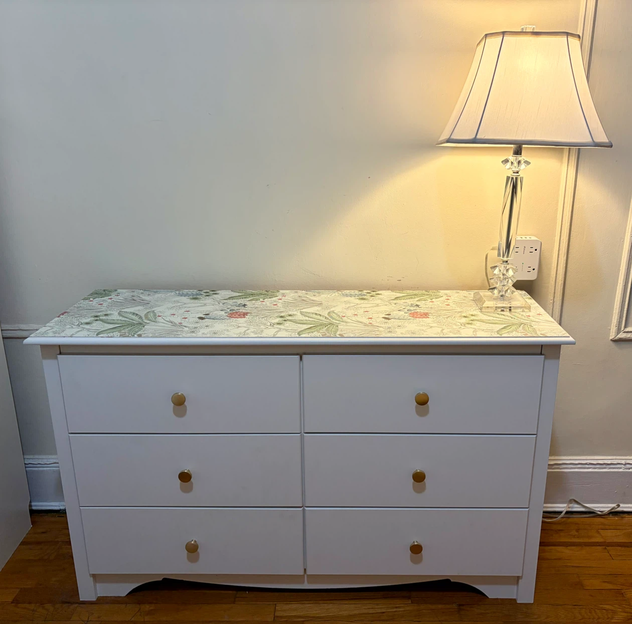 6-Drawer Dresser w/ Matching 3-Drawer Night Stands