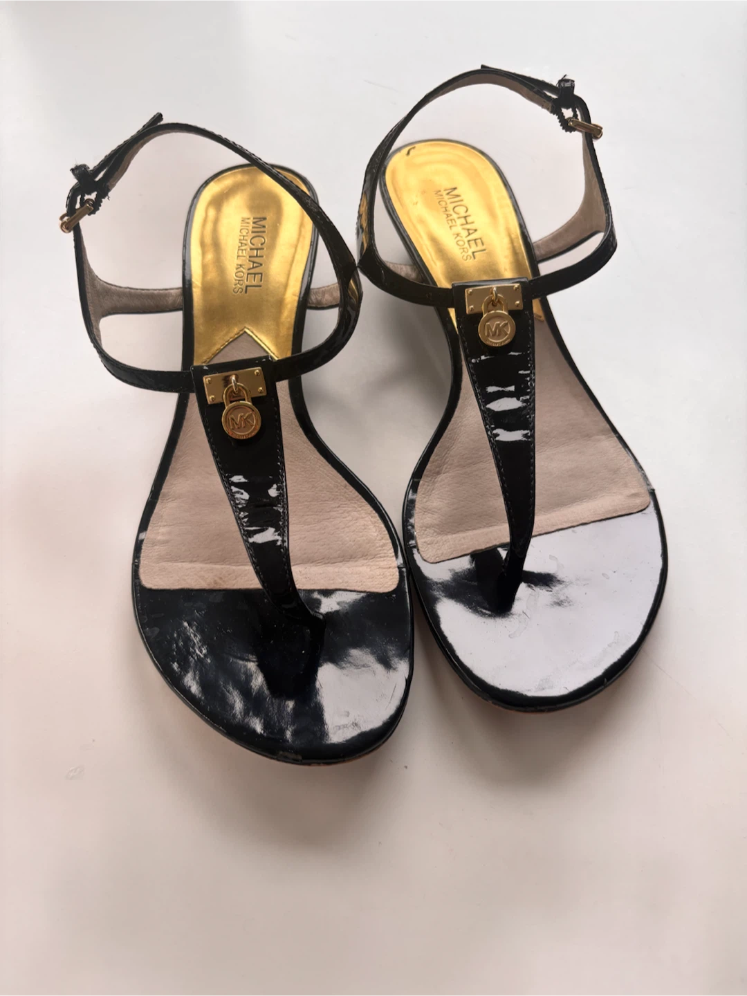 Michael Kors Black Patent Leather T-Strap Sandals Size 9 - photo 2