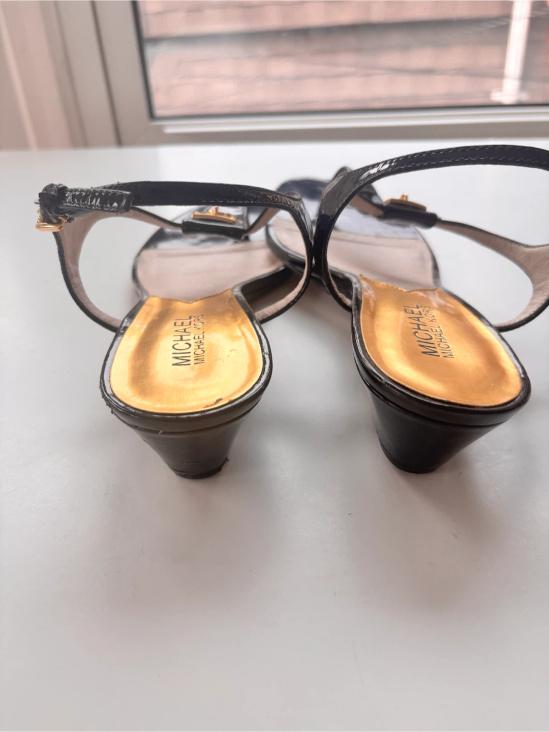 Michael Kors Black Patent Leather T-Strap Sandals Size 9 - photo 3