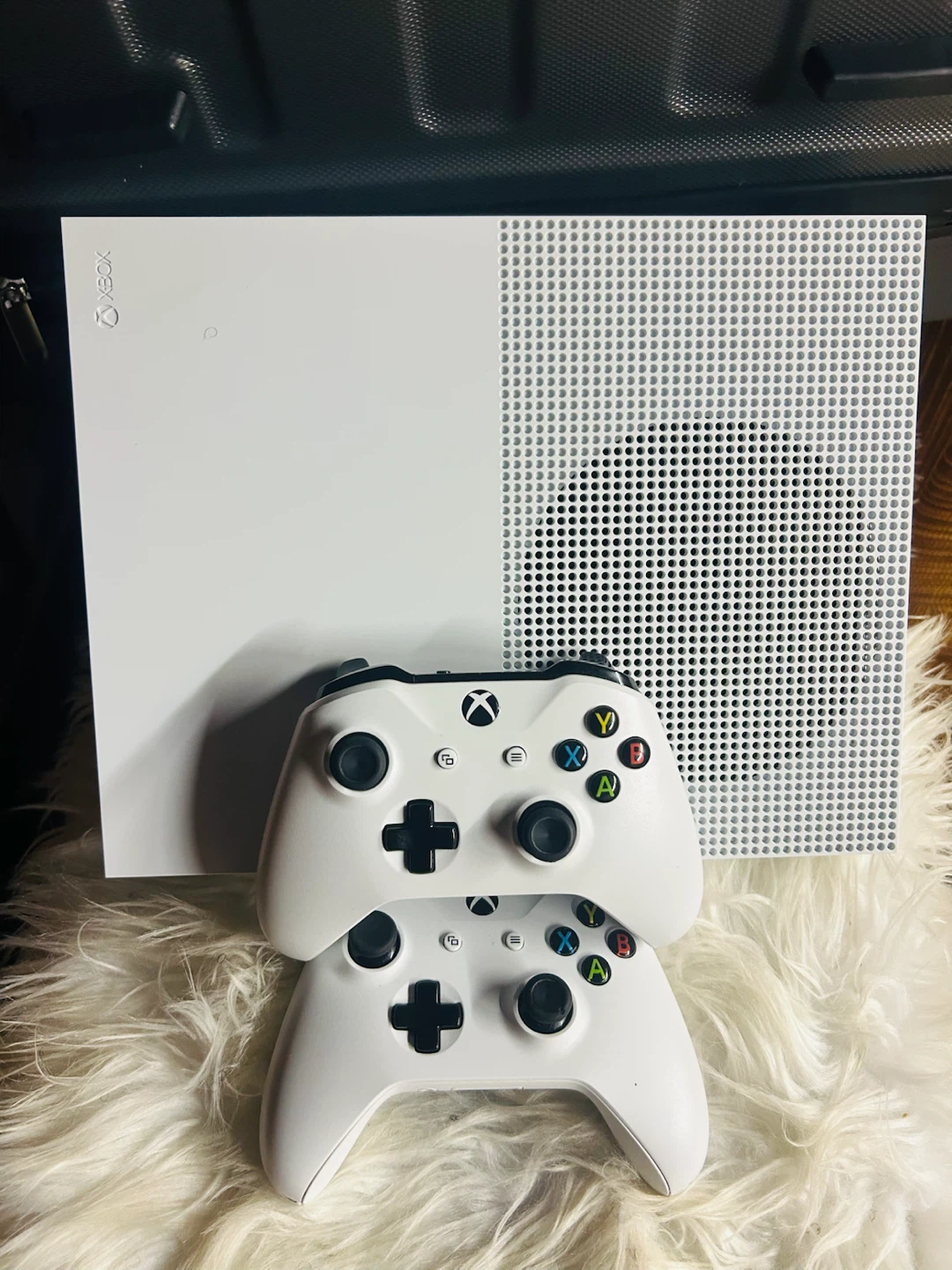 Xbox One S Console with two controllers - photo 3