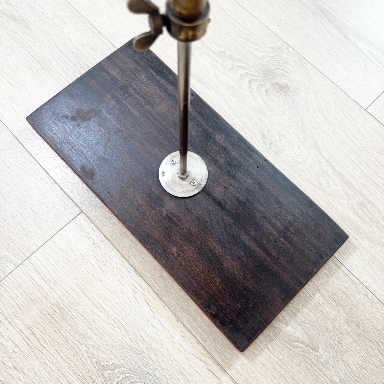 Industrial upcycled vintage side table- Brass tripod base - photo 5