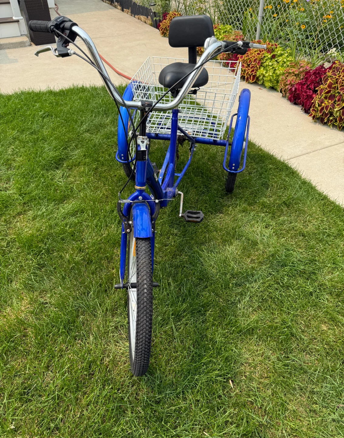 7 speed Tricycle with Basket. Foldable. $150.00 or best offer. - photo 2