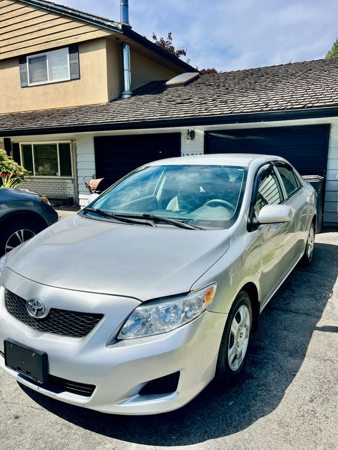 Silver Toyota Corolla Sedan - photo 2