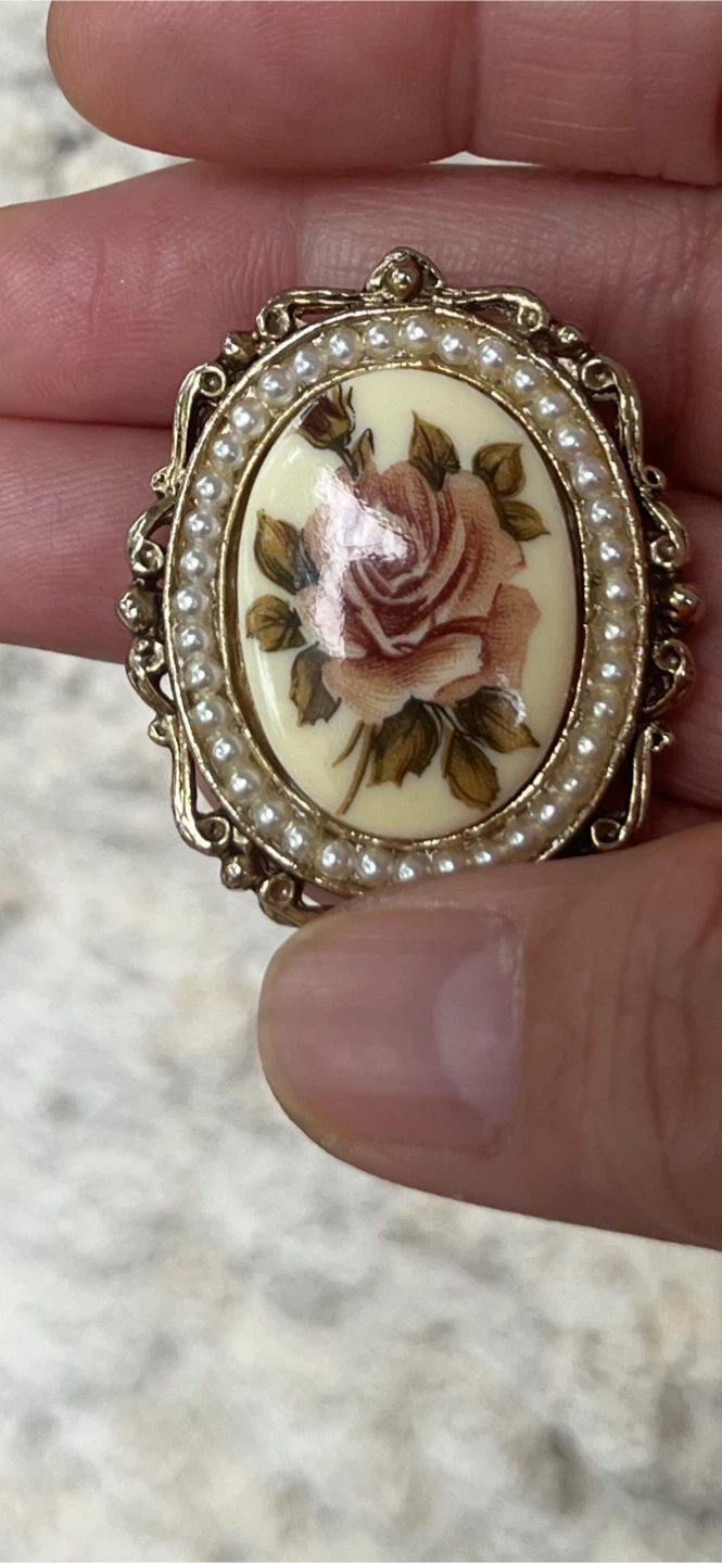 Vintage Rose Cameo scarp clip
