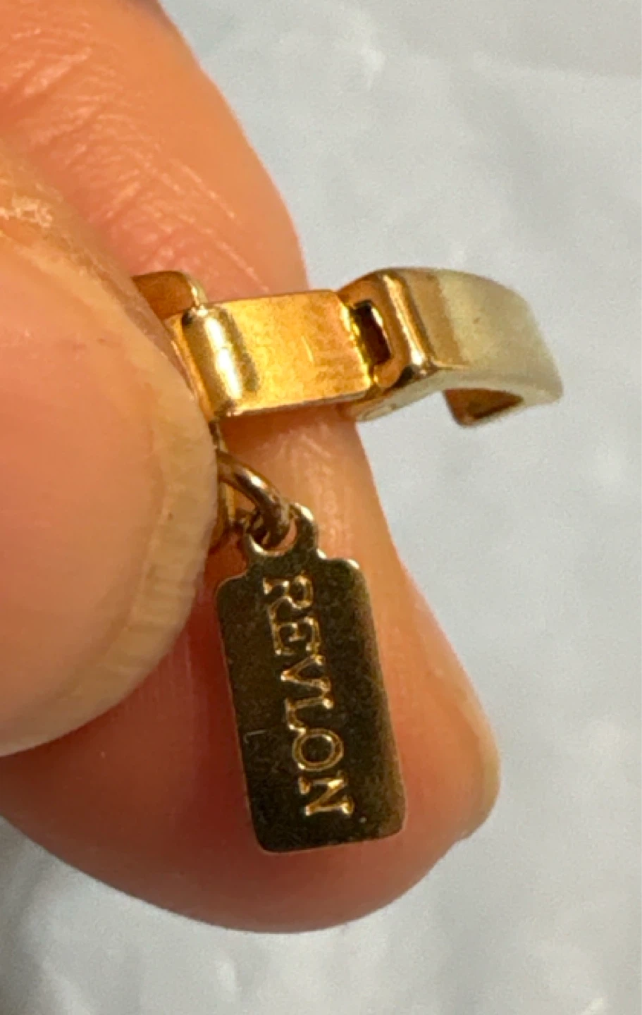 Revlon 1998 Fashion Gold Tone Quality - photo 2