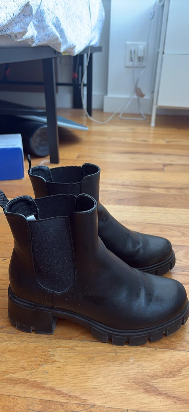Dream Paris Chelsea Boots US 8 / EUR 39