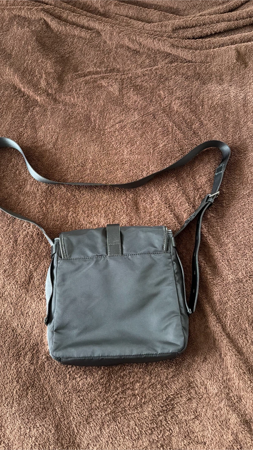 Vintage Lacoste crossbody bag/messenger bag - photo 2