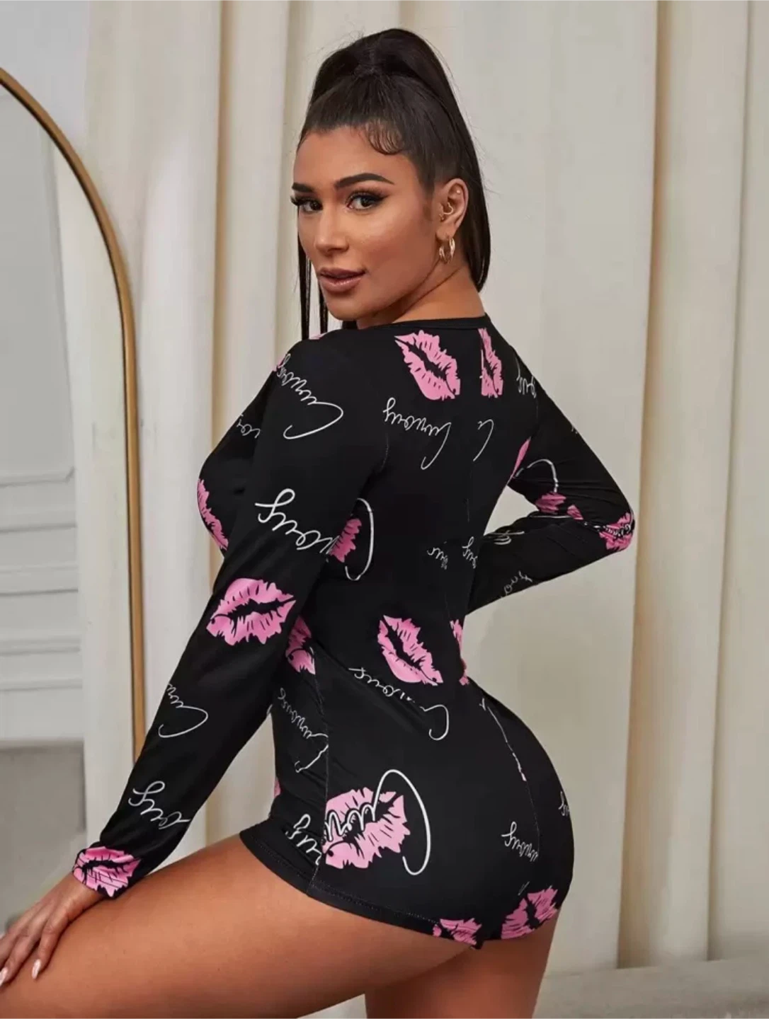 Black Pink Lips Romper - photo 2
