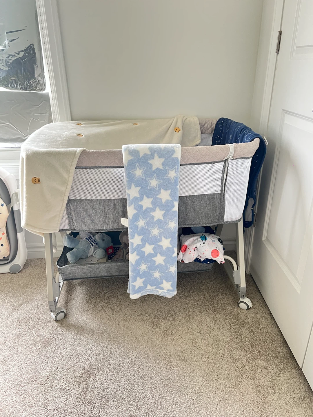 Baby Bassinet Bedside Sleeper, fitted sheets, mattress pads - photo 3