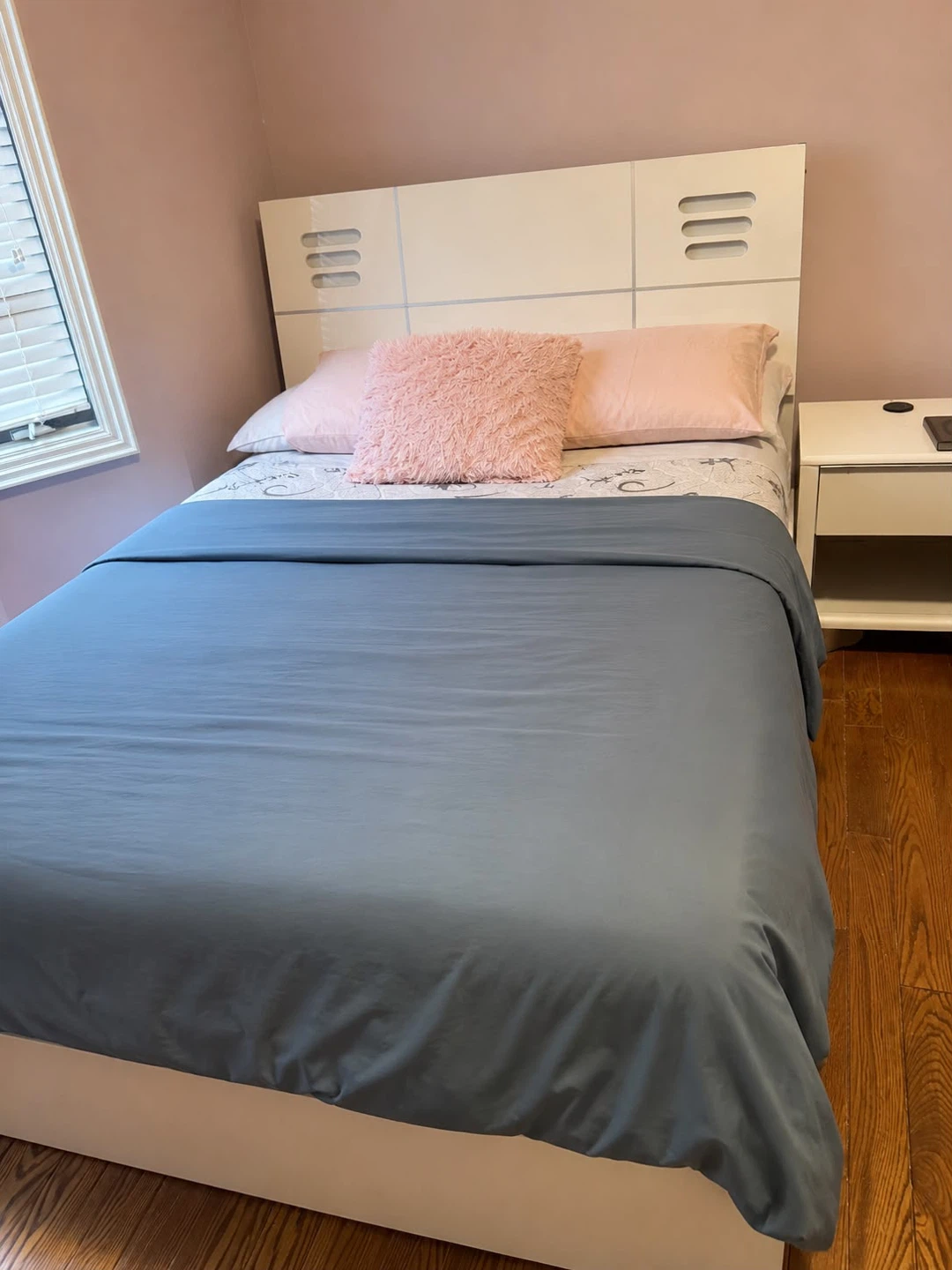 White Headboard and Dresser Set - photo 2