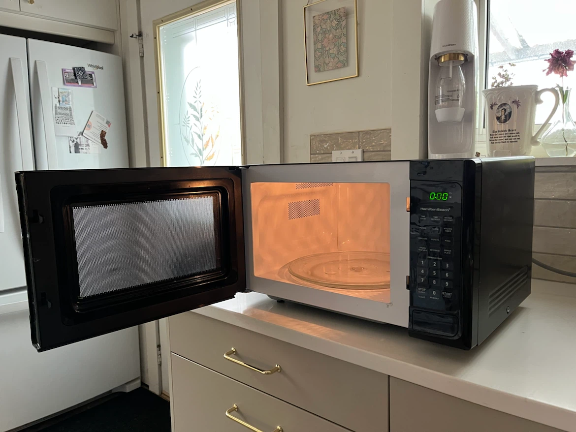 Hamilton Beach 1.1 Cu. Ft. Countertop Microwave (1000W)