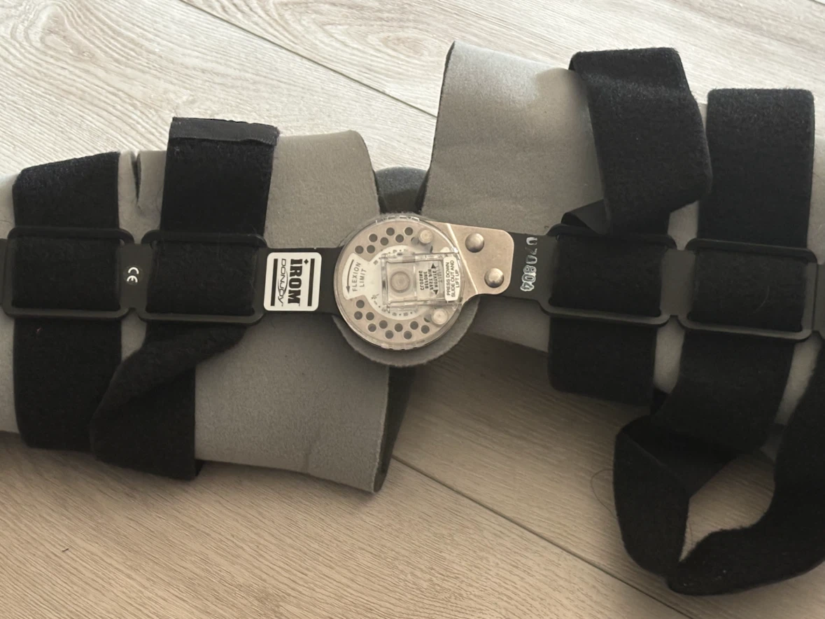 3 brand name knee and leg braces - photo 2