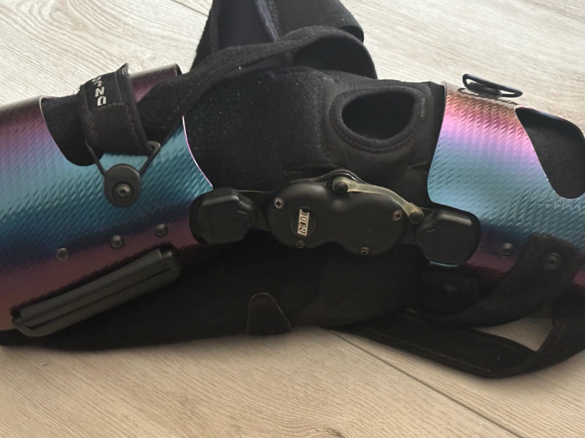 3 brand name knee and leg braces - photo 3