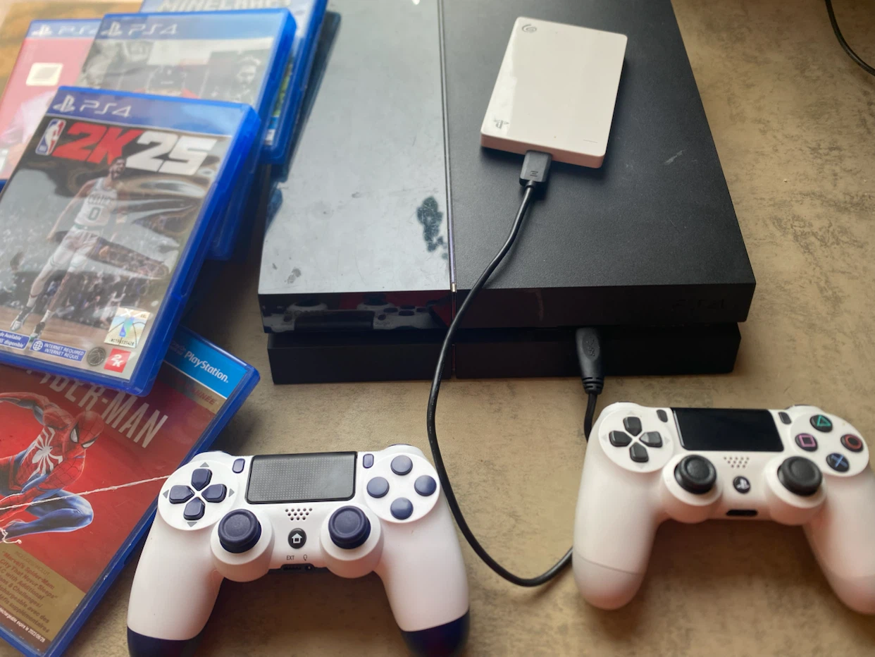 PlayStation 4 Console Bundle with Games and Controllers - photo 3