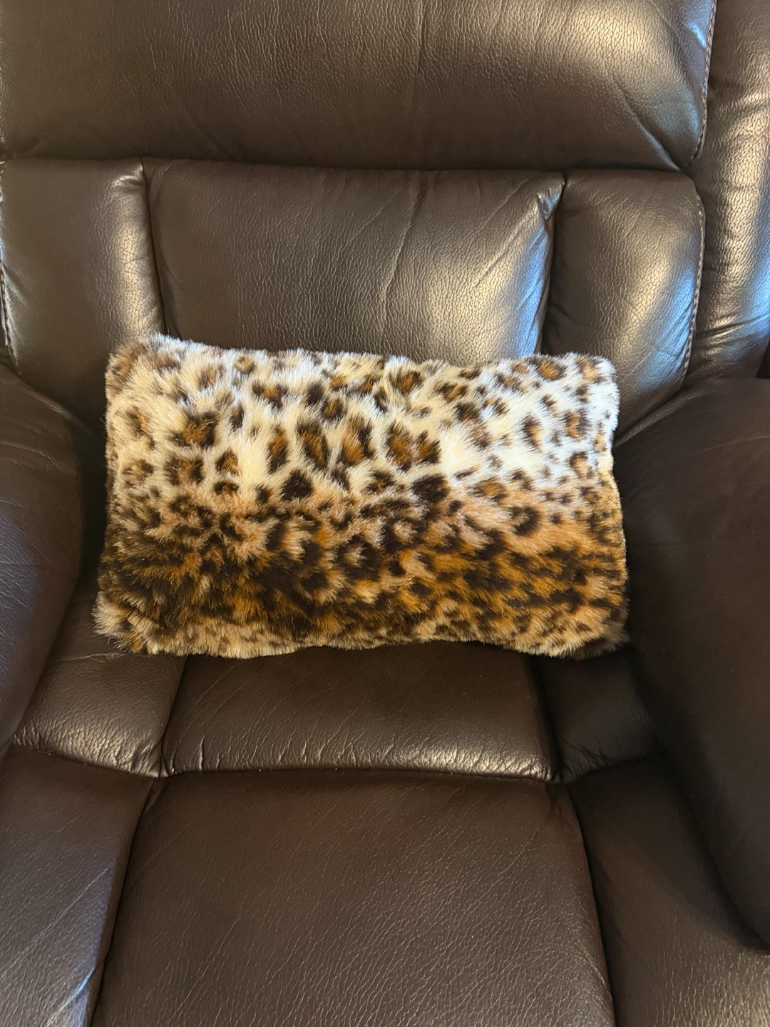 Set of 2 Faux Fur Leopard Print Throw Pillows - photo 3