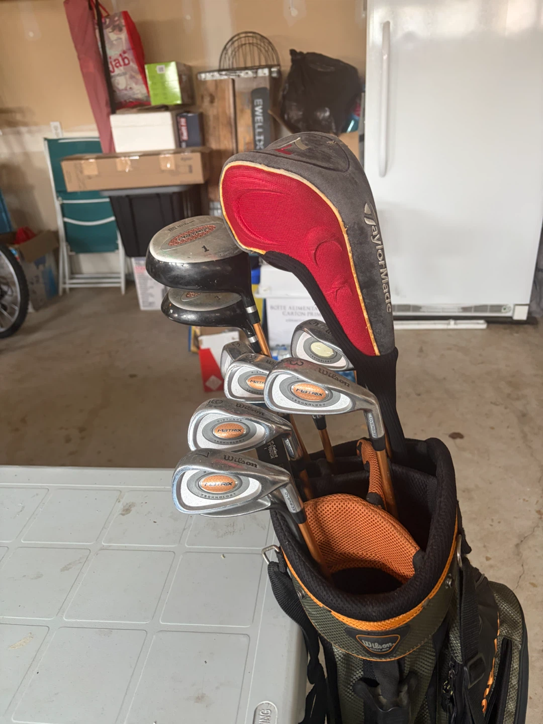 Wilson Golf Bag with TaylorMade Clubs - photo 3