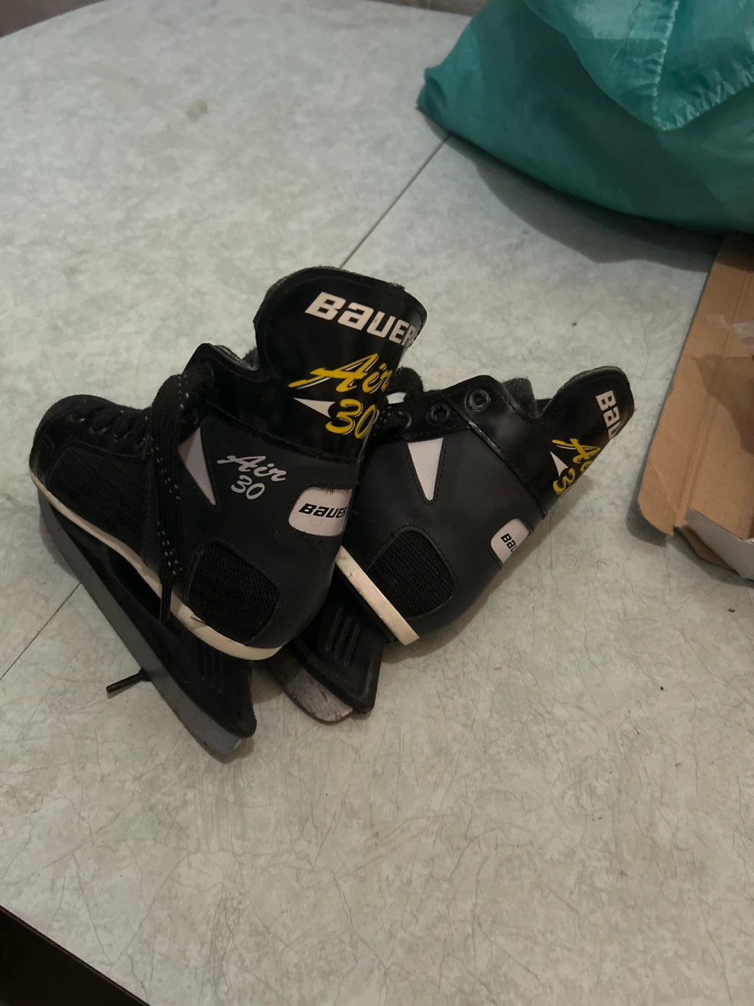 Bauer Air 30 Hockey Skates