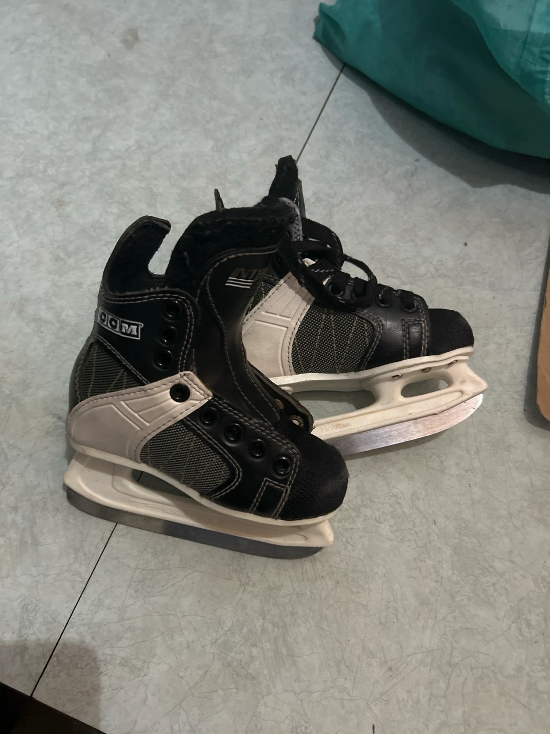 CCM Intruder Ice Skates
