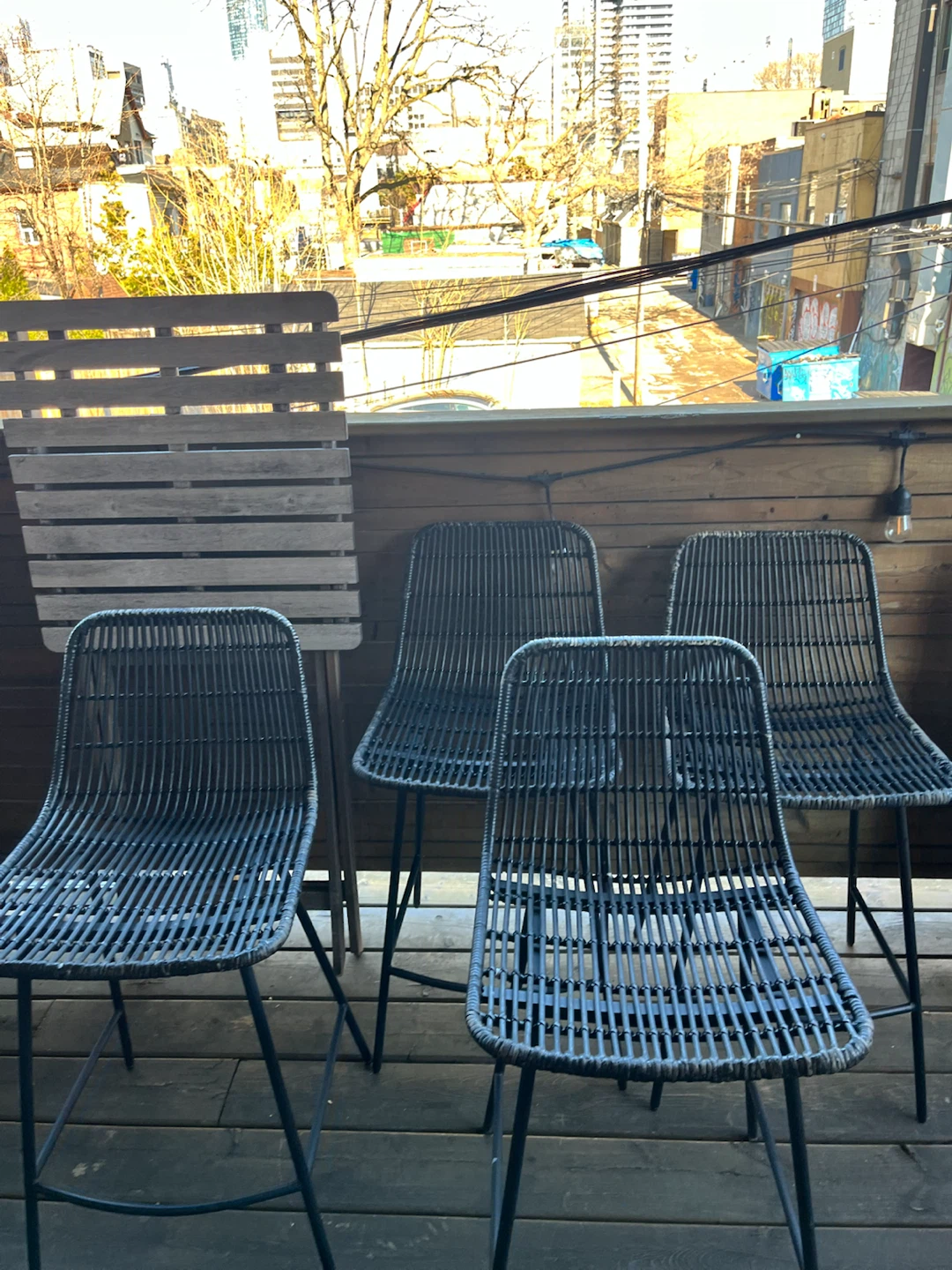 4 Wicker Bar Stools with table - photo 3