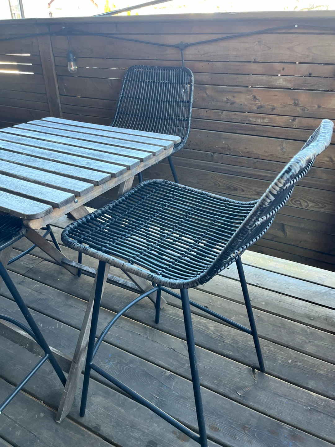 4 Wicker Bar Stools with table - photo 4