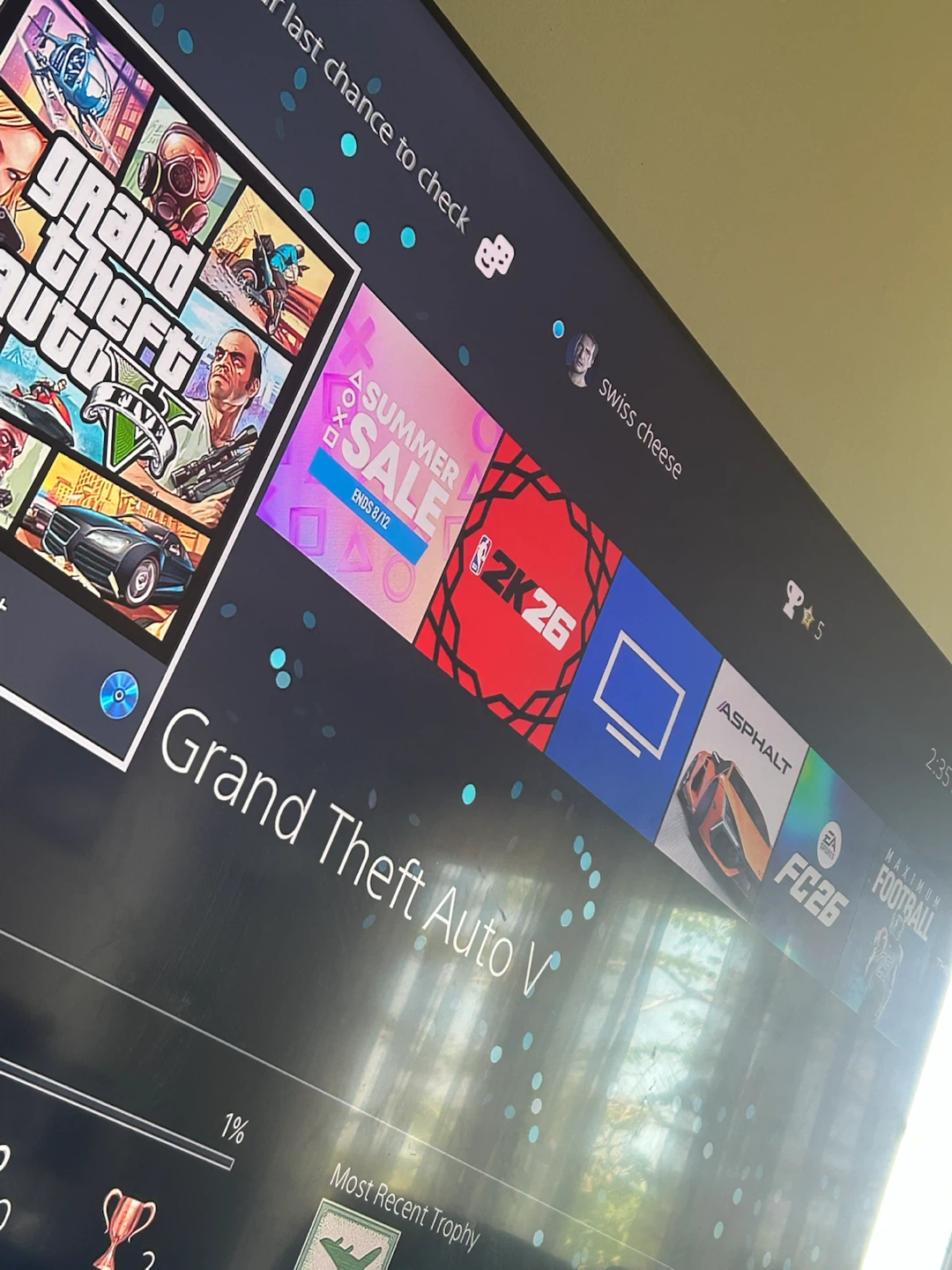 PS4 includes nba 2k26 and gta 5 in disc - photo 3