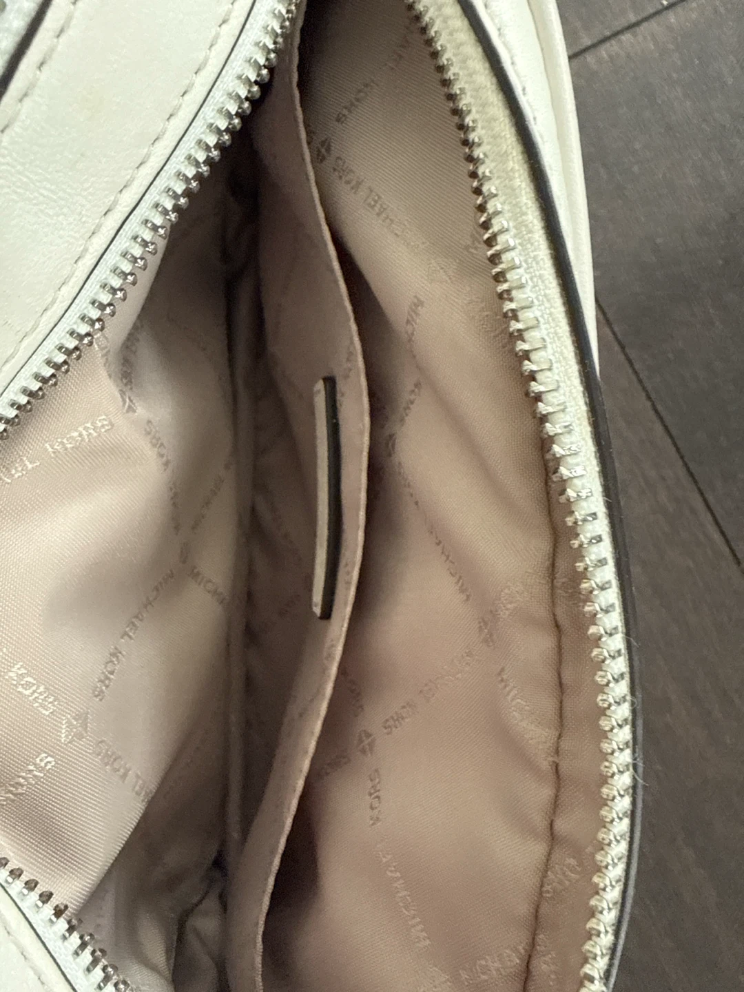 Michael Kors White Quilted Camera Bag - photo 4