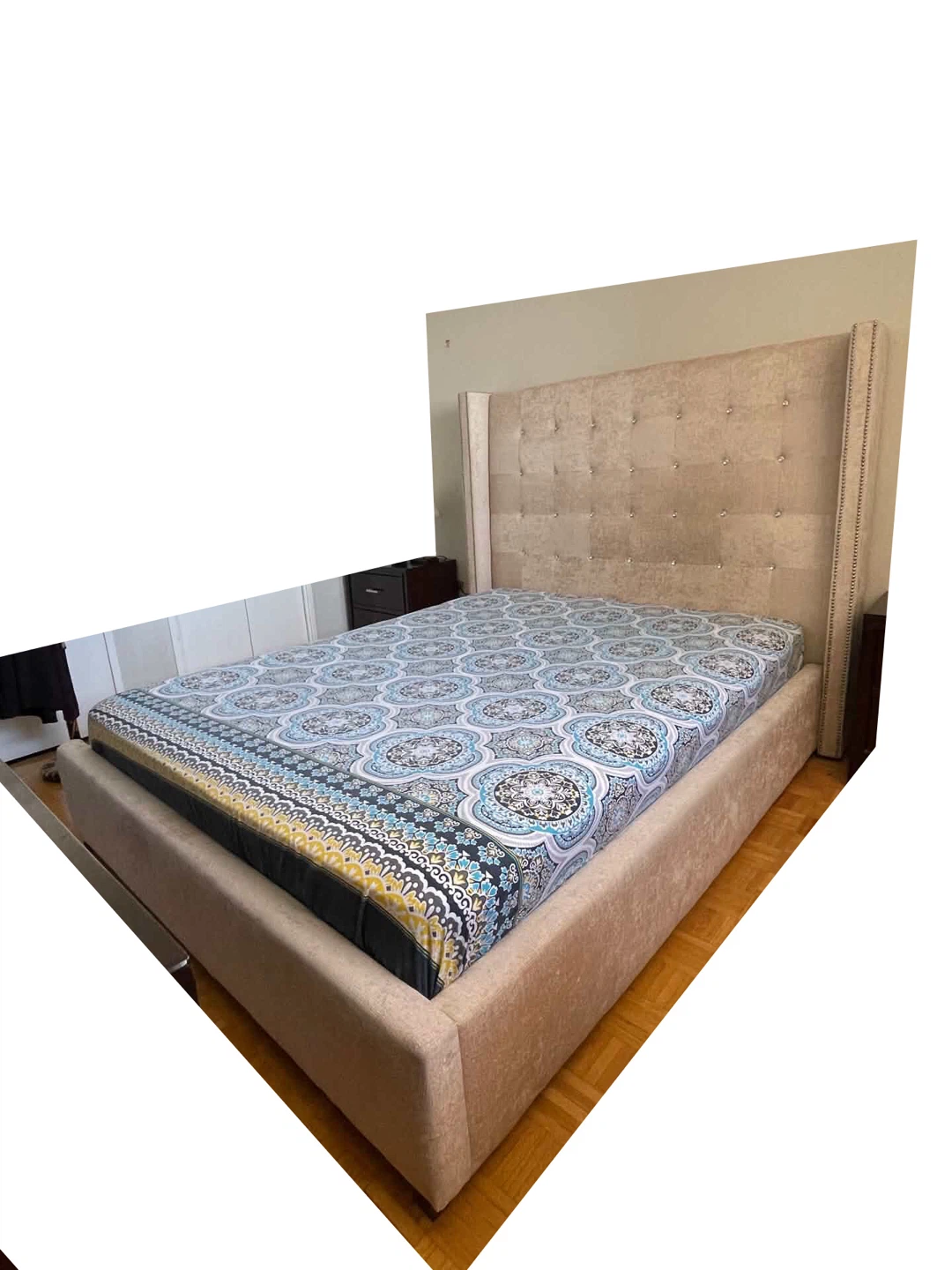 Crystal Tufted Bed 6 pieces Complete Bedroom Set