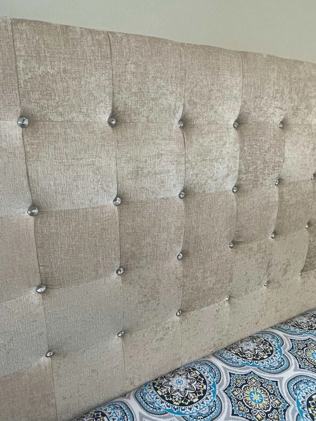 Crystal Tufted Bed 6 pieces Complete Bedroom Set - photo 2