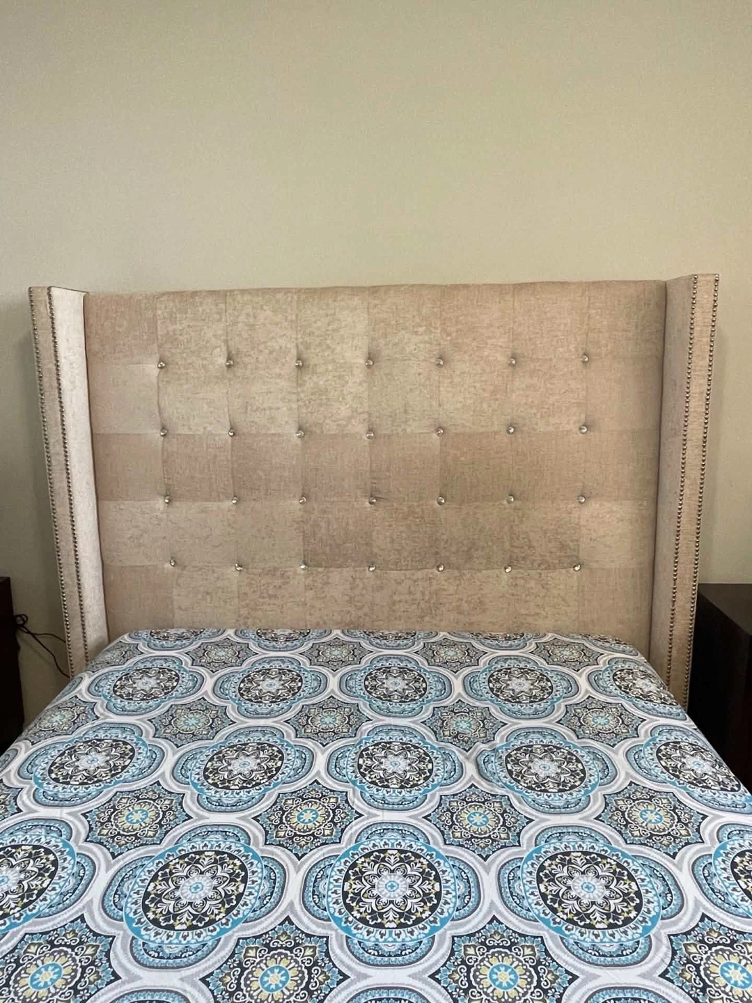 Crystal Tufted Bed 6 pieces Complete Bedroom Set - photo 3