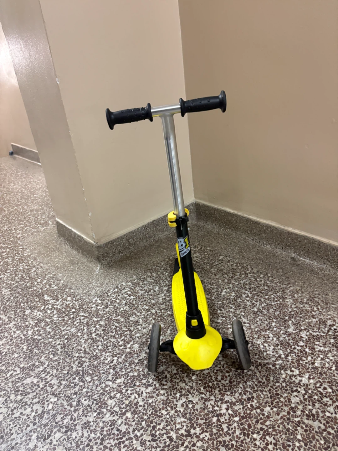 Decathlon Yvolution Y Glider 3-Wheel Scooter