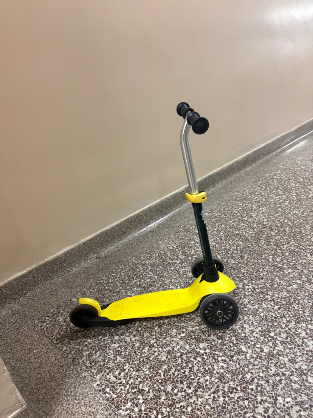 Decathlon Yvolution Y Glider 3-Wheel Scooter - photo 2