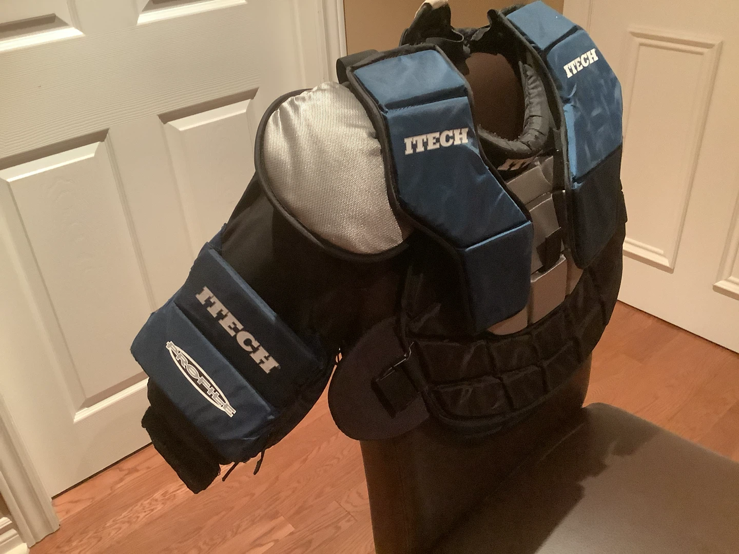 Itech Hockey Goalie Chest Protector - photo 2