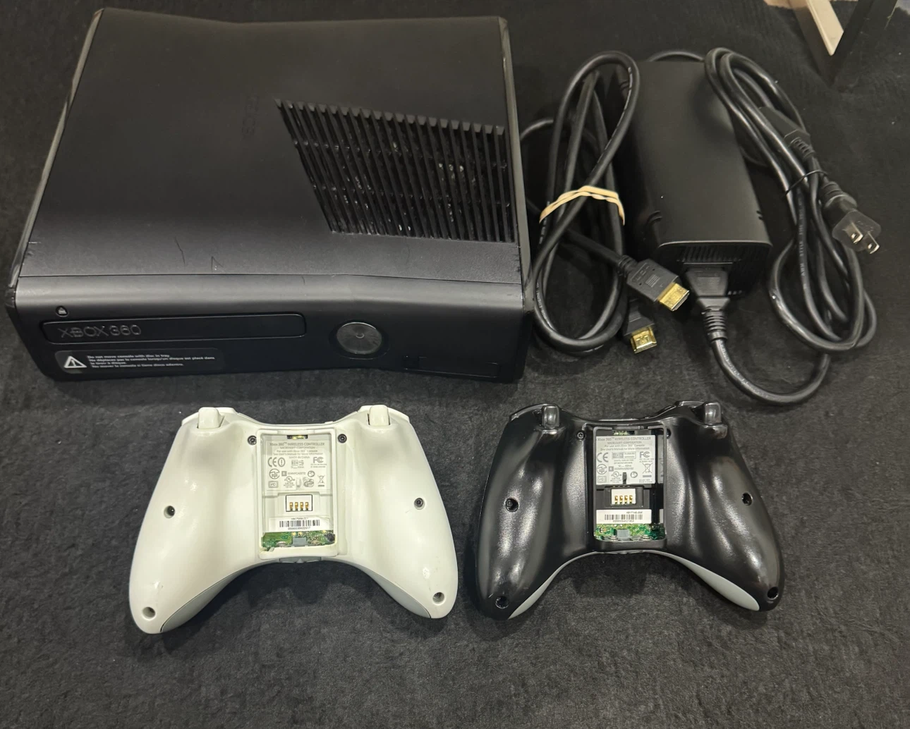 Xbox 360 Slim Bundle - 2 Controllers + 18 Games - Tested - photo 4